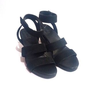 NATURALIZER BLACK SUEDE ANKLE STRAP WEDGE HEEL SANDALS SIZE 7 NWT
